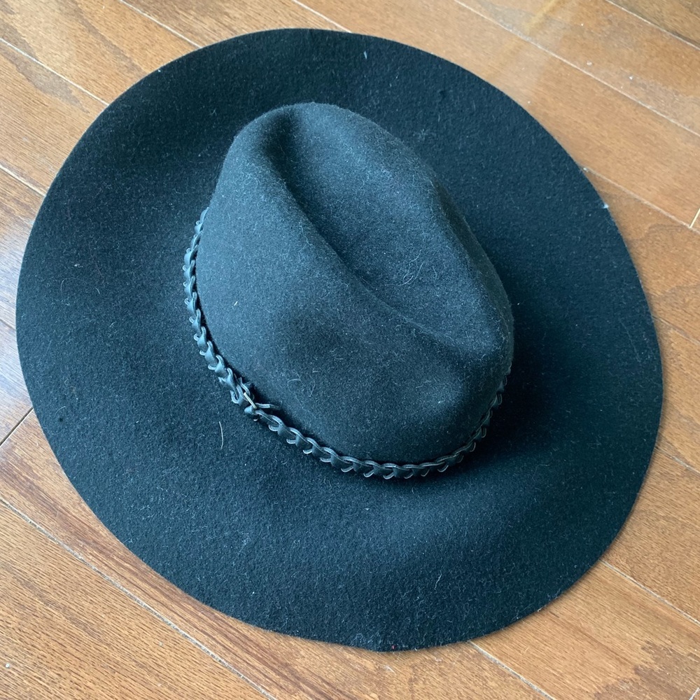 Floppy Black Hat